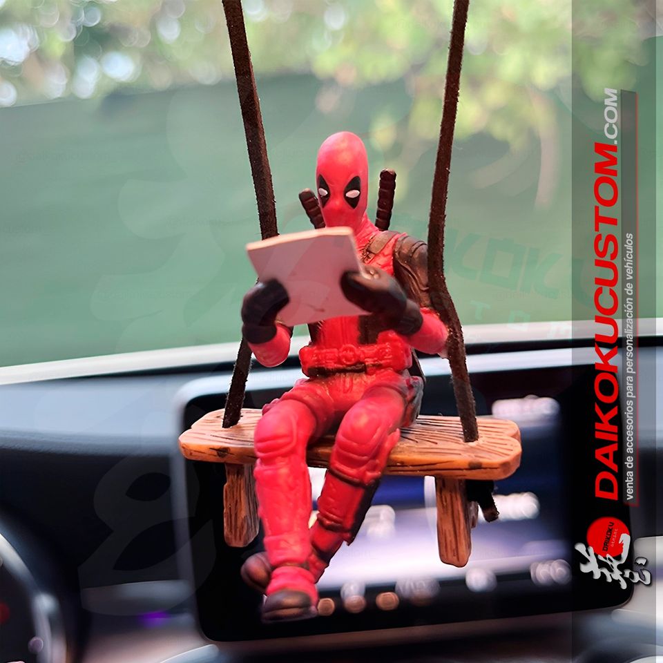 Adorno Decorativo Espejo Retrovisor Deadpool Columpio 2