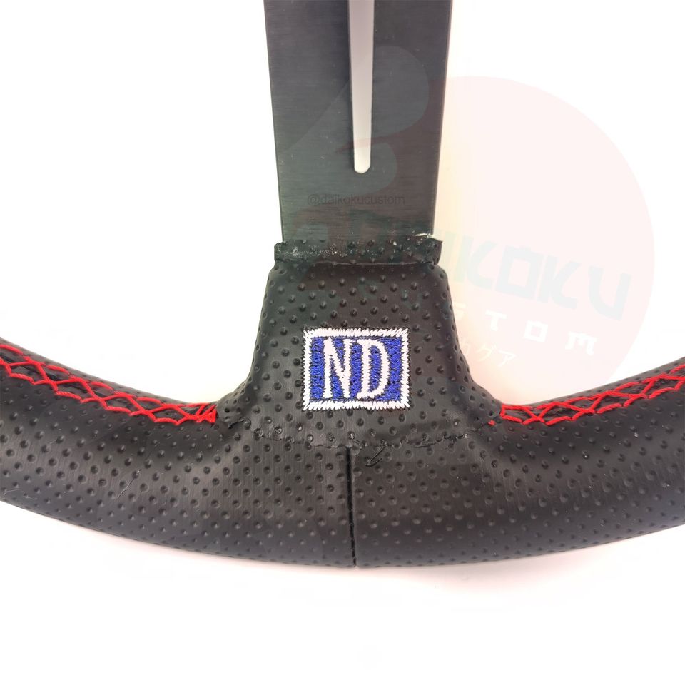 Volante Deportivo Nardi Negro C1 Hilo Rojo