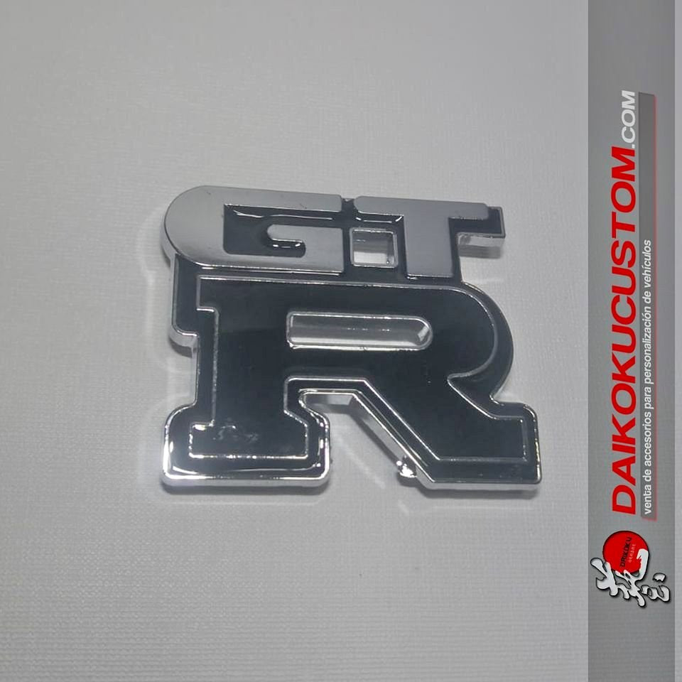 Emblema Apernado Frontal GTR Negro (zona remate)